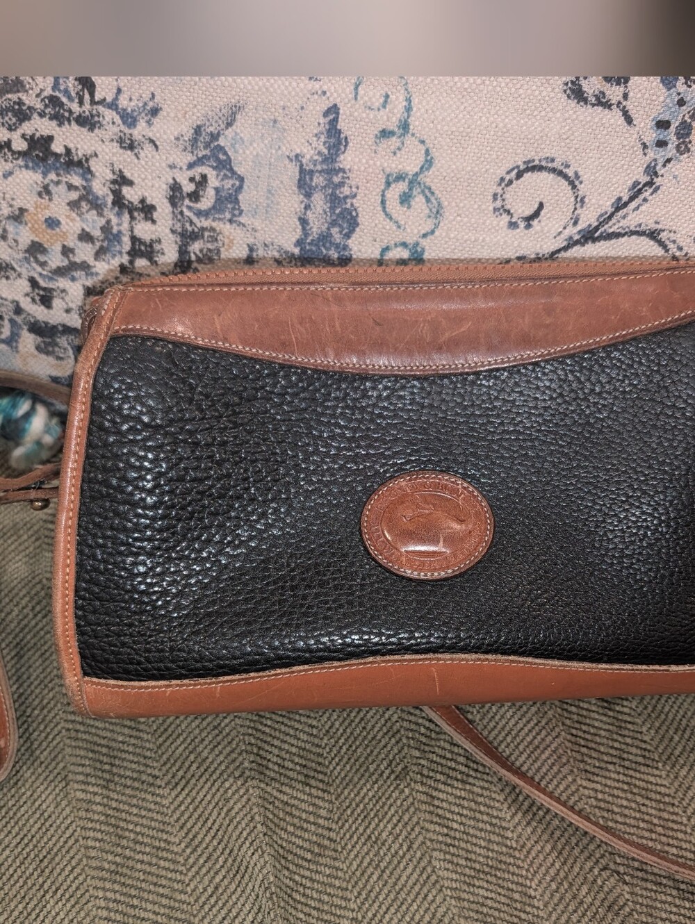 Dooney & Bourke shoulder bag 33